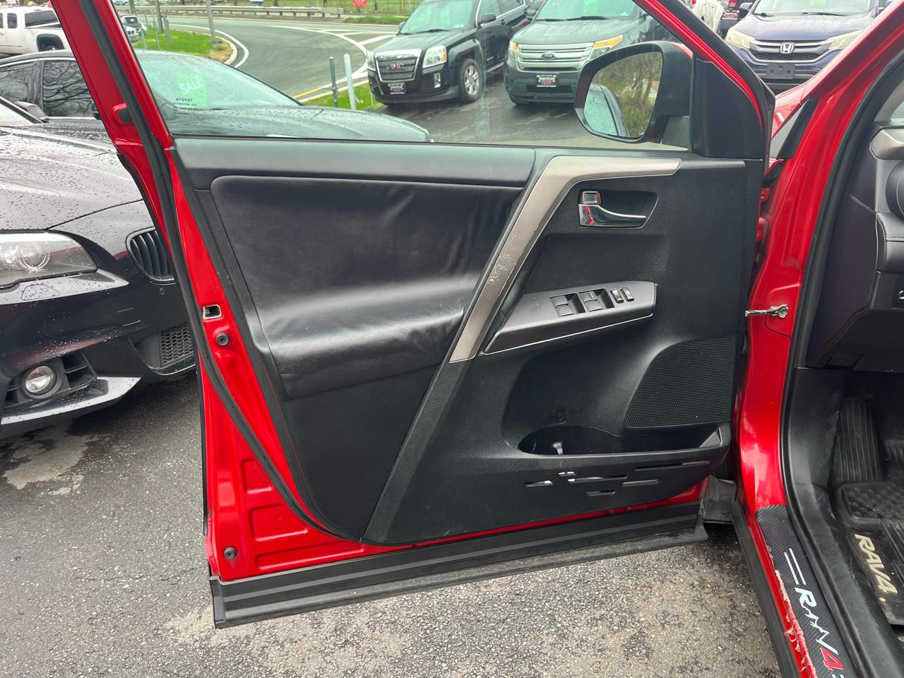 Toyota RAV4 AWD 4dr XLE (Natl) 2016