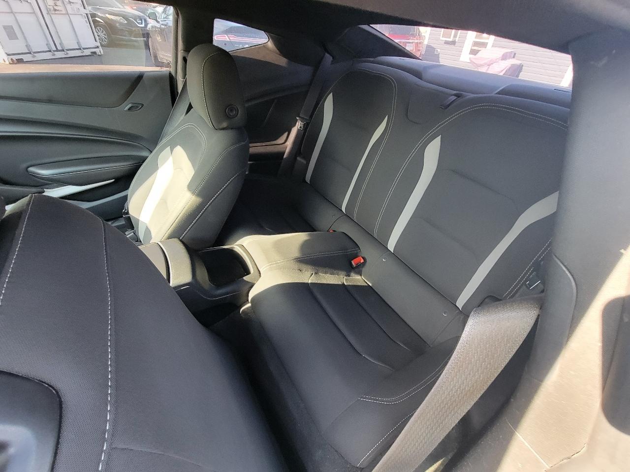 Chevrolet Camaro 2dr Cpe 1LT 2018