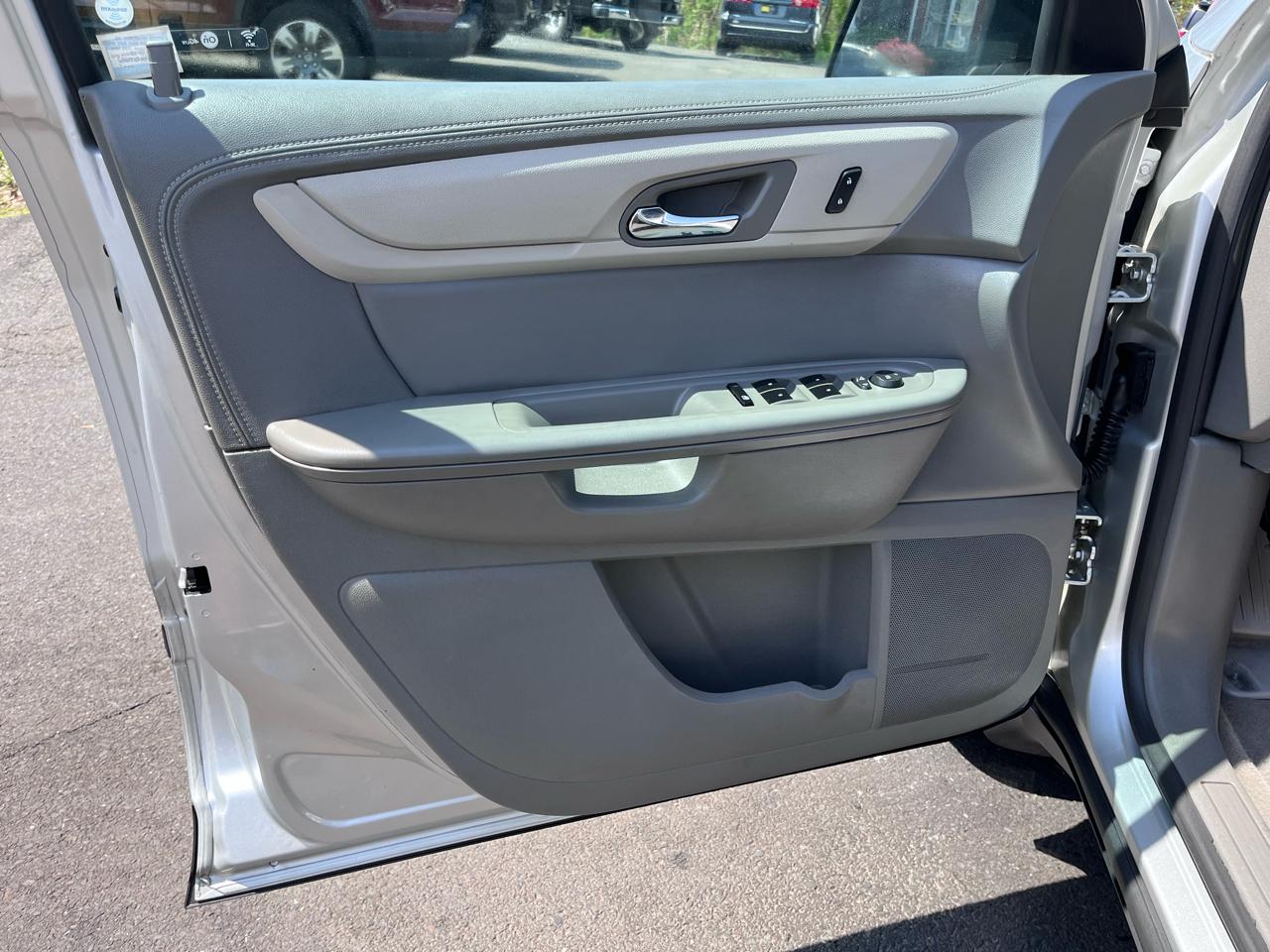 Chevrolet Traverse FWD 4dr LS w/1LS 2017