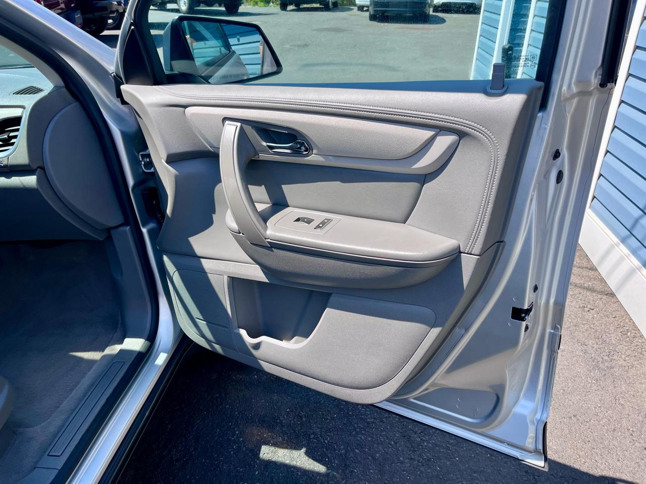 Chevrolet Traverse FWD 4dr LS w/1LS 2017