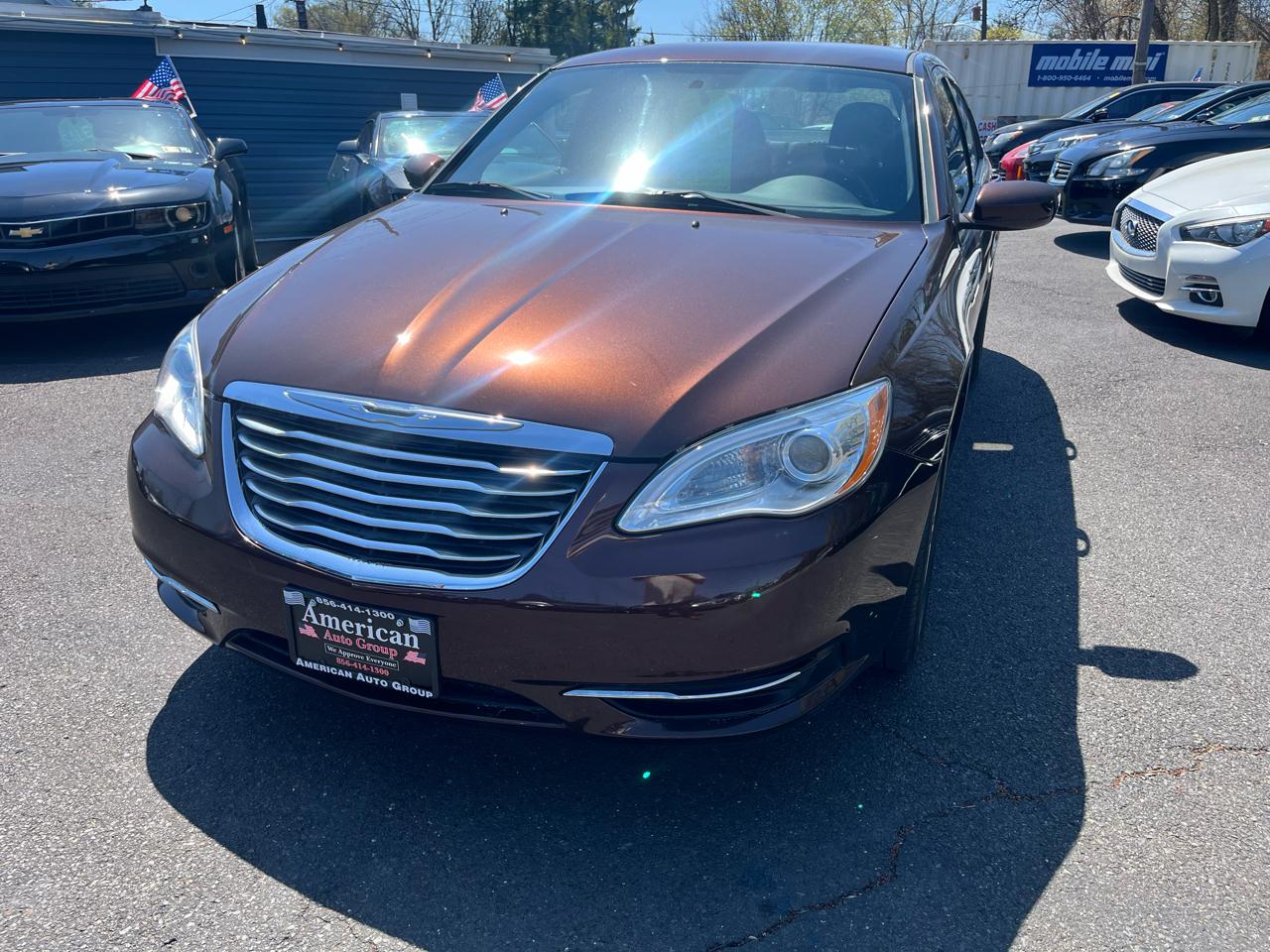 Chrysler 200 4dr Sdn Touring 2012