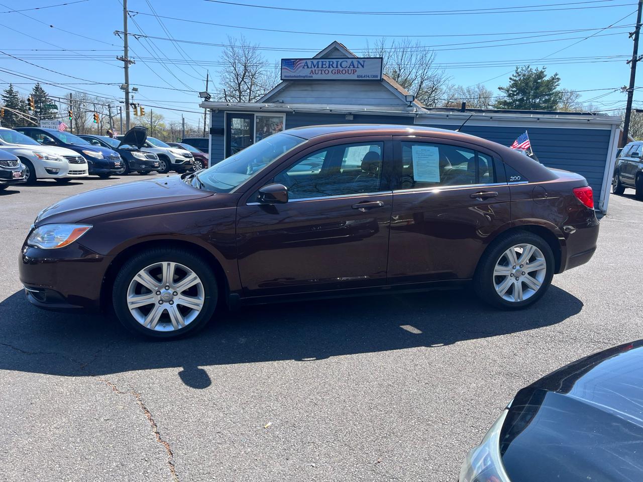 Chrysler 200 4dr Sdn Touring 2012