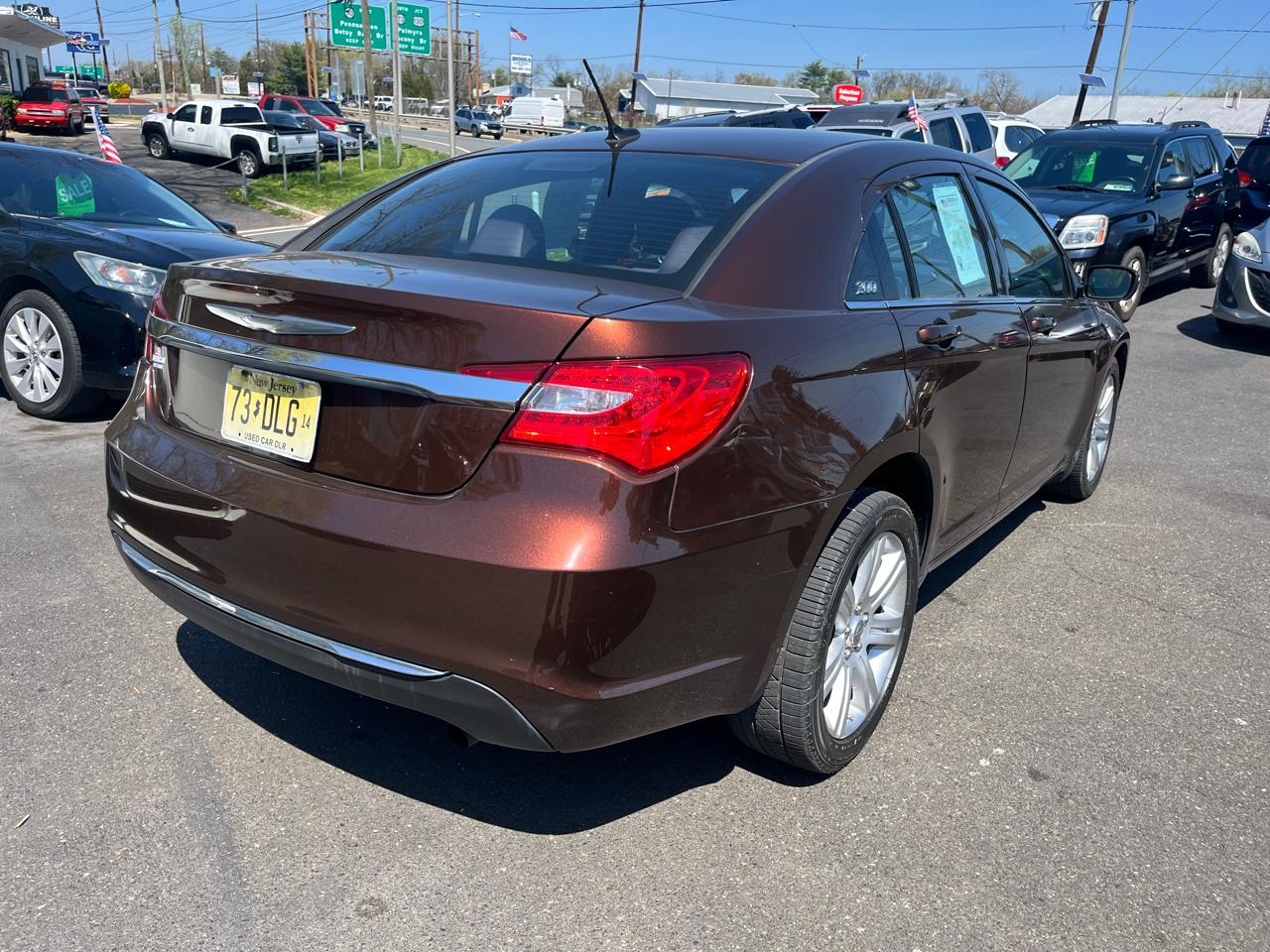 Chrysler 200 4dr Sdn Touring 2012