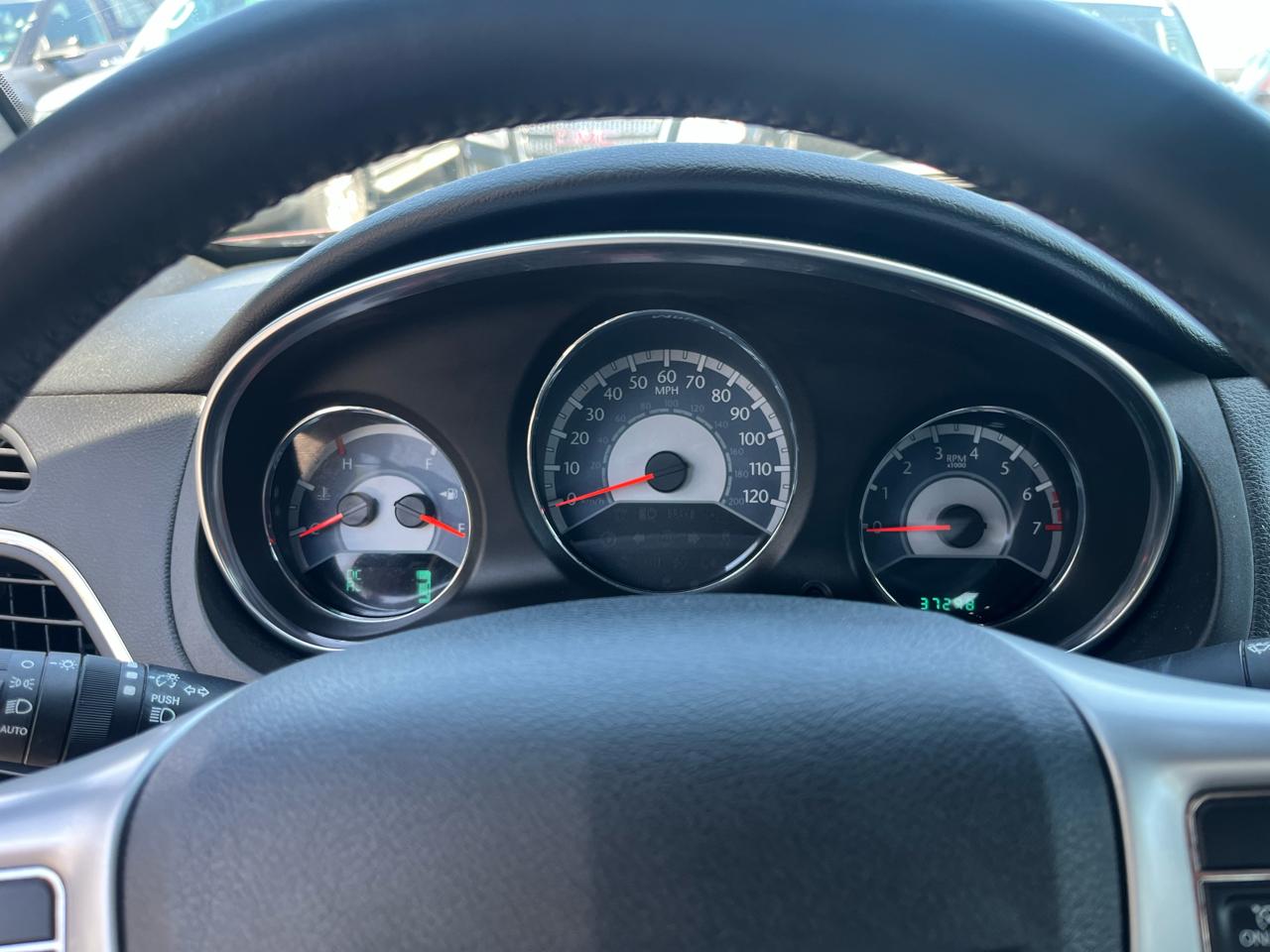 Chrysler 200 4dr Sdn Touring 2012