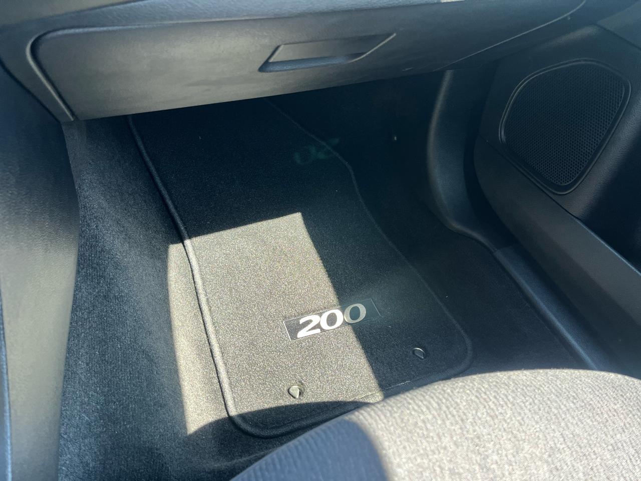 Chrysler 200 4dr Sdn Touring 2012