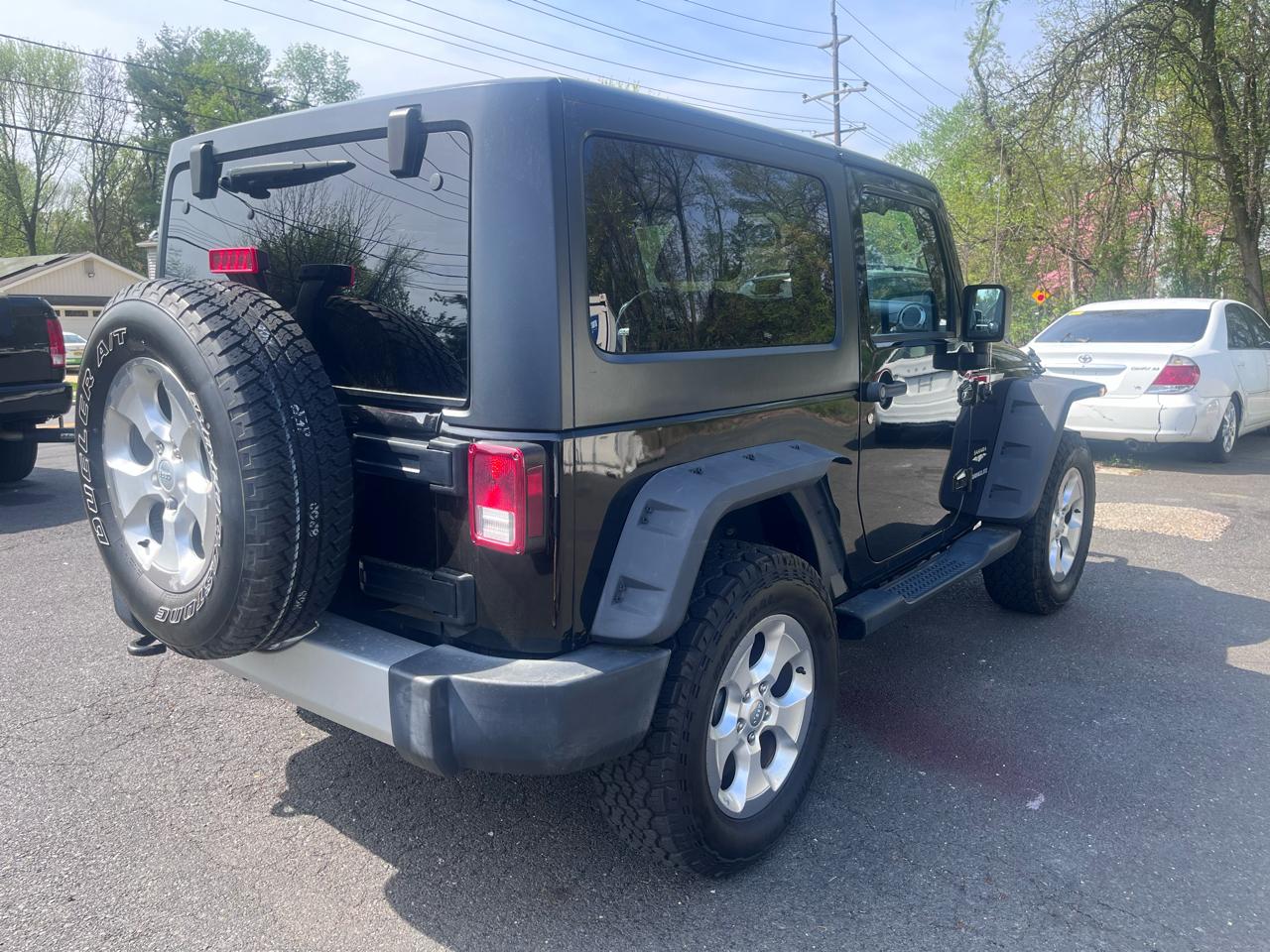 Jeep Wrangler 4WD 2dr Sahara 2013