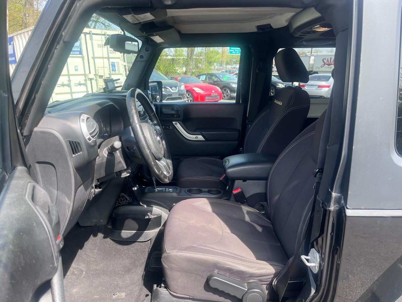 Jeep Wrangler 4WD 2dr Sahara 2013