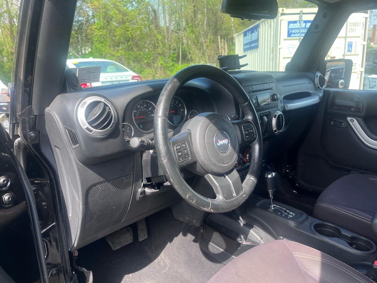 Jeep Wrangler 4WD 2dr Sahara 2013