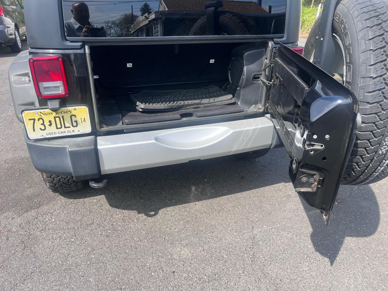 Jeep Wrangler 4WD 2dr Sahara 2013