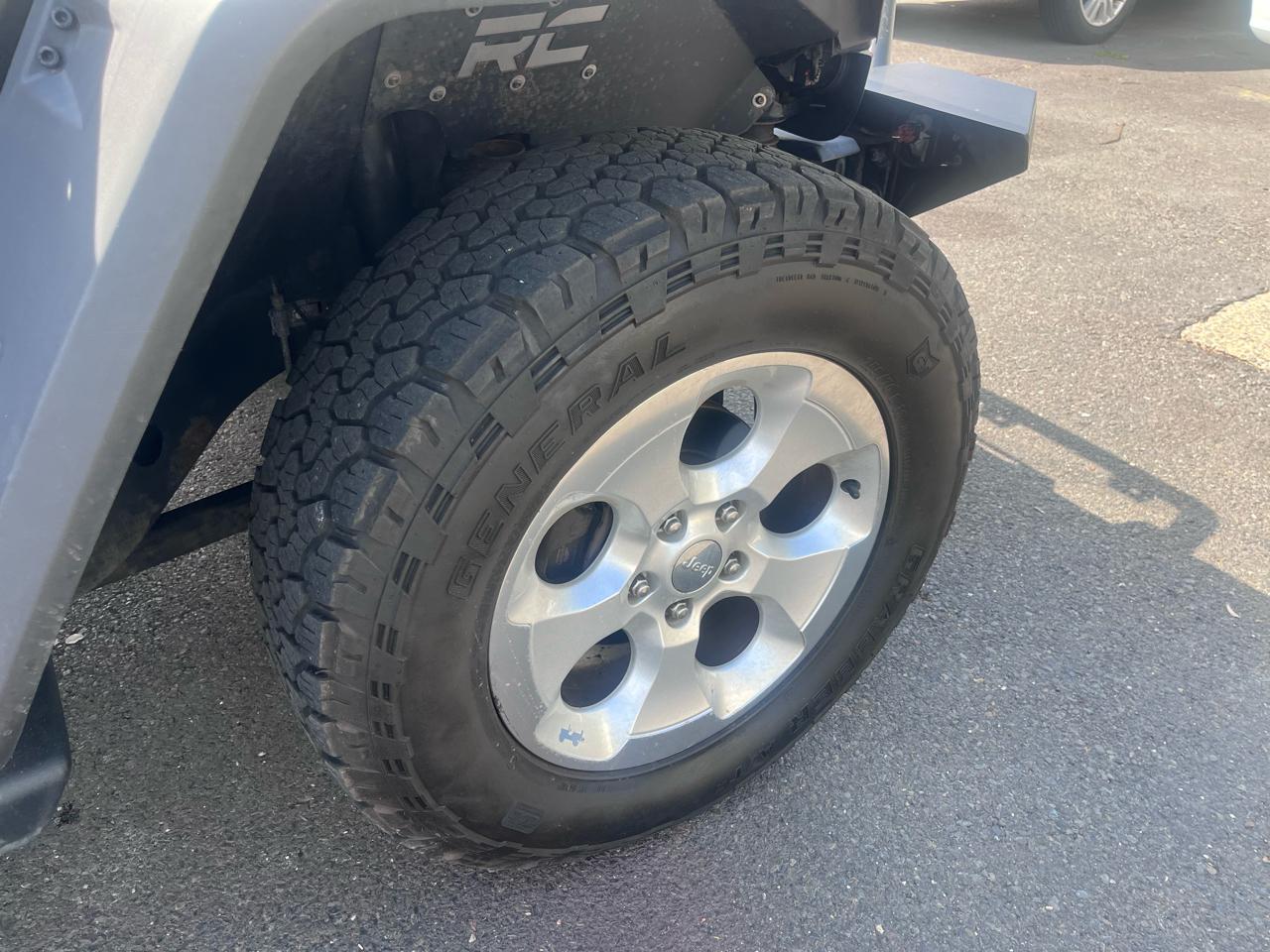 Jeep Wrangler 4WD 2dr Sahara 2013