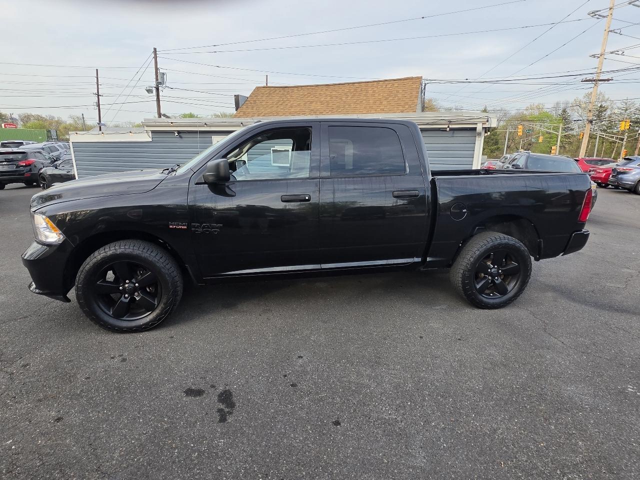 RAM 1500 4WD Crew Cab 140.5" Express 2016