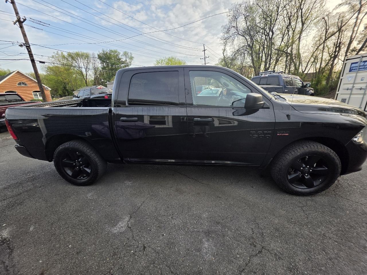 RAM 1500 4WD Crew Cab 140.5" Express 2016