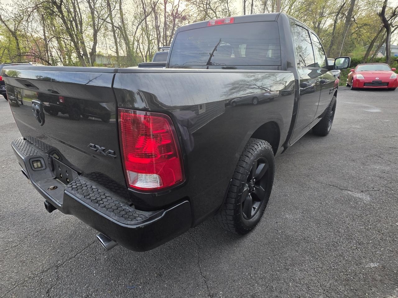 RAM 1500 4WD Crew Cab 140.5" Express 2016