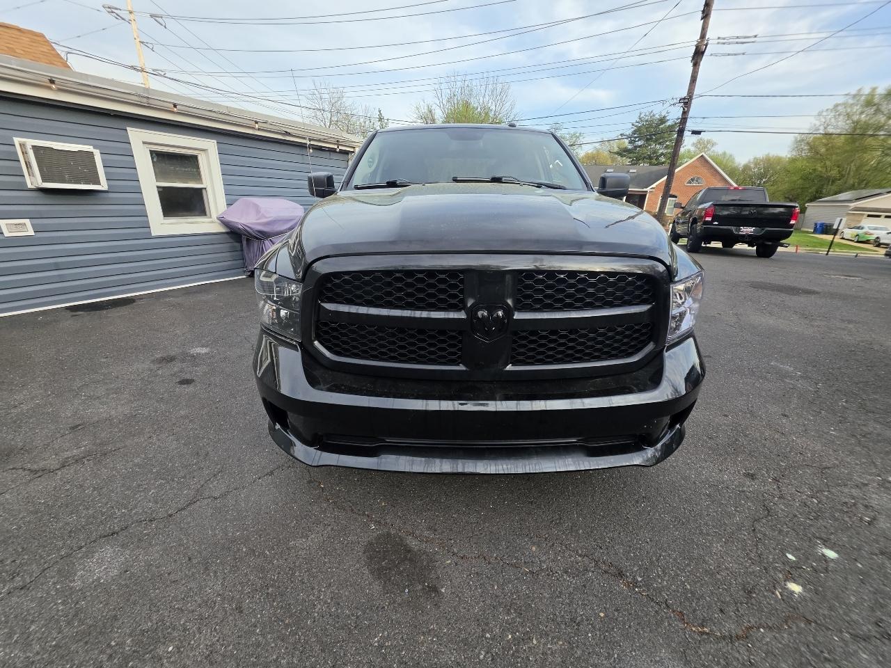 RAM 1500 4WD Crew Cab 140.5" Express 2016