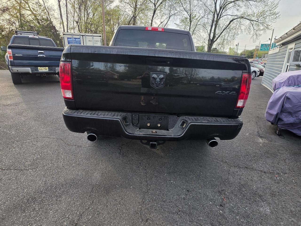 RAM 1500 4WD Crew Cab 140.5" Express 2016