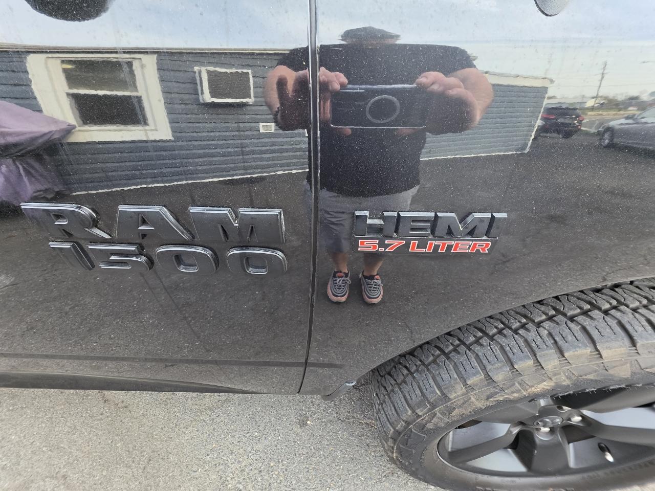 RAM 1500 4WD Crew Cab 140.5" Express 2016