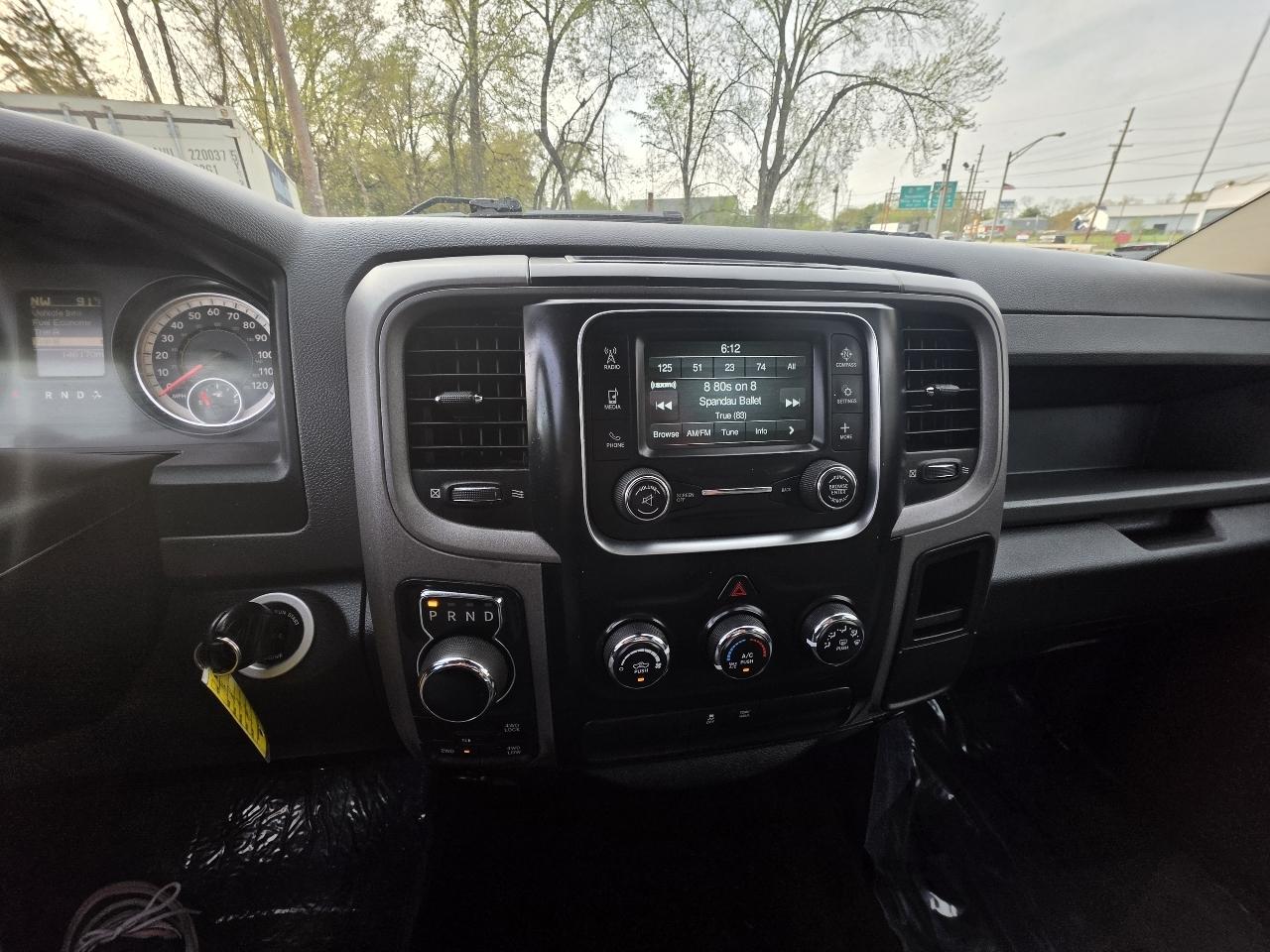 RAM 1500 4WD Crew Cab 140.5" Express 2016