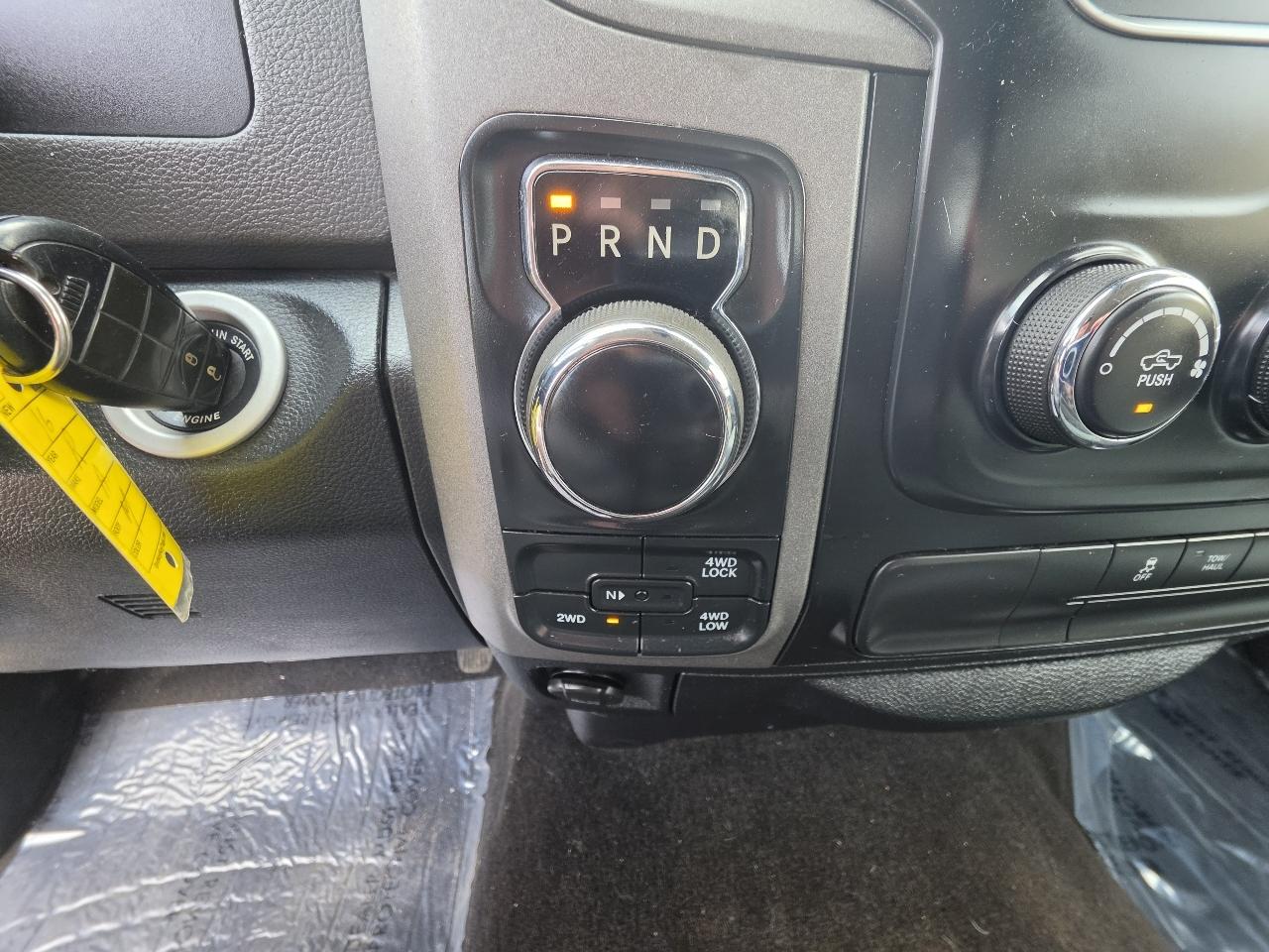 RAM 1500 4WD Crew Cab 140.5" Express 2016