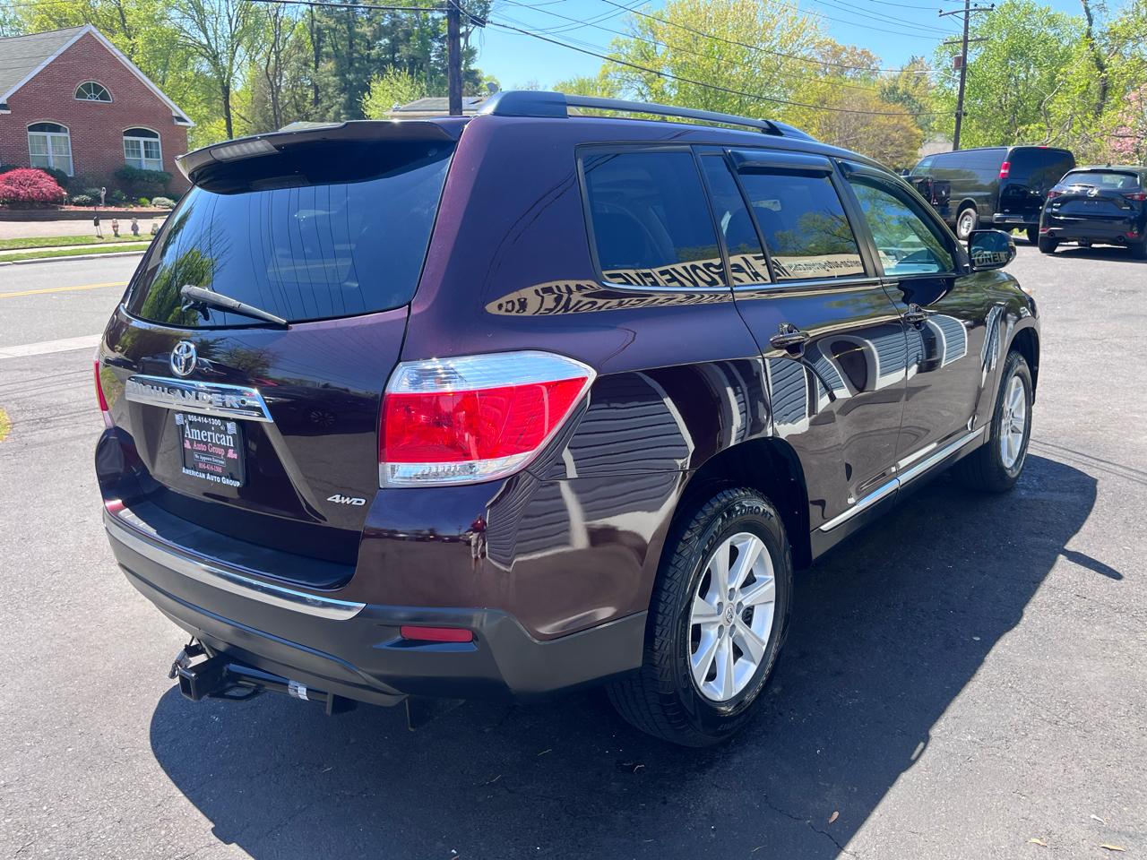 Toyota Highlander 4WD 4dr V6 SE (Natl) 2011