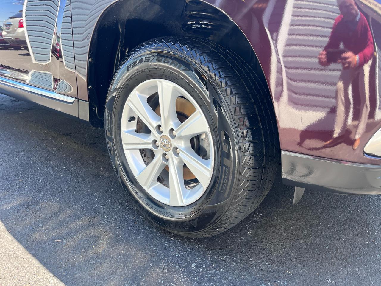 Toyota Highlander 4WD 4dr V6 SE (Natl) 2011