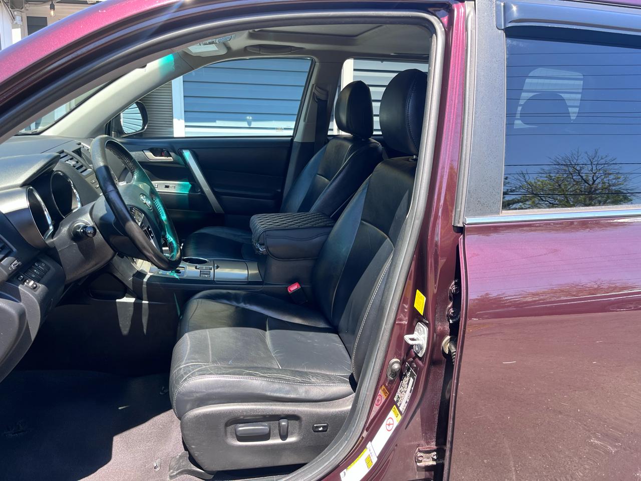 Toyota Highlander 4WD 4dr V6 SE (Natl) 2011