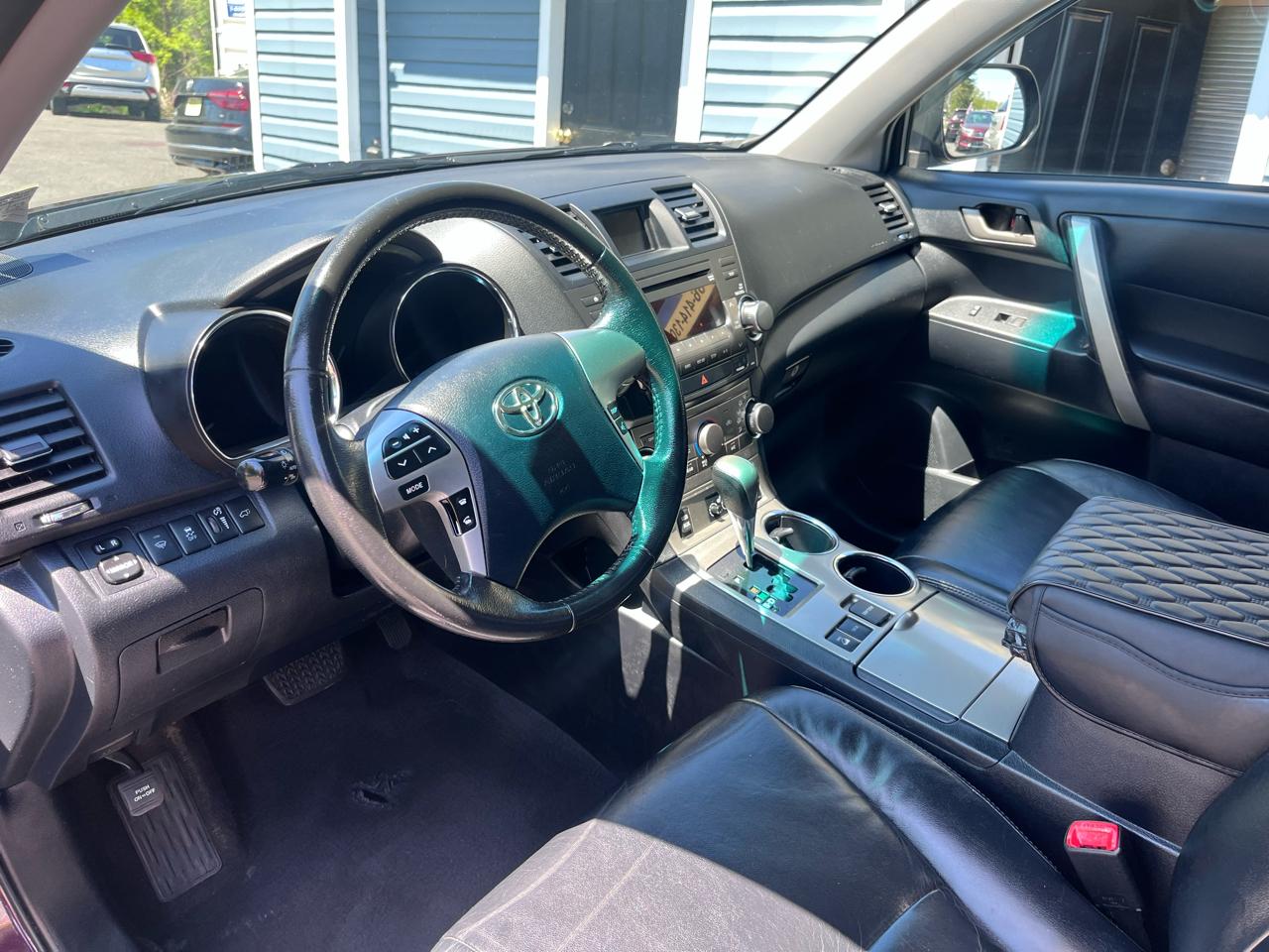 Toyota Highlander 4WD 4dr V6 SE (Natl) 2011