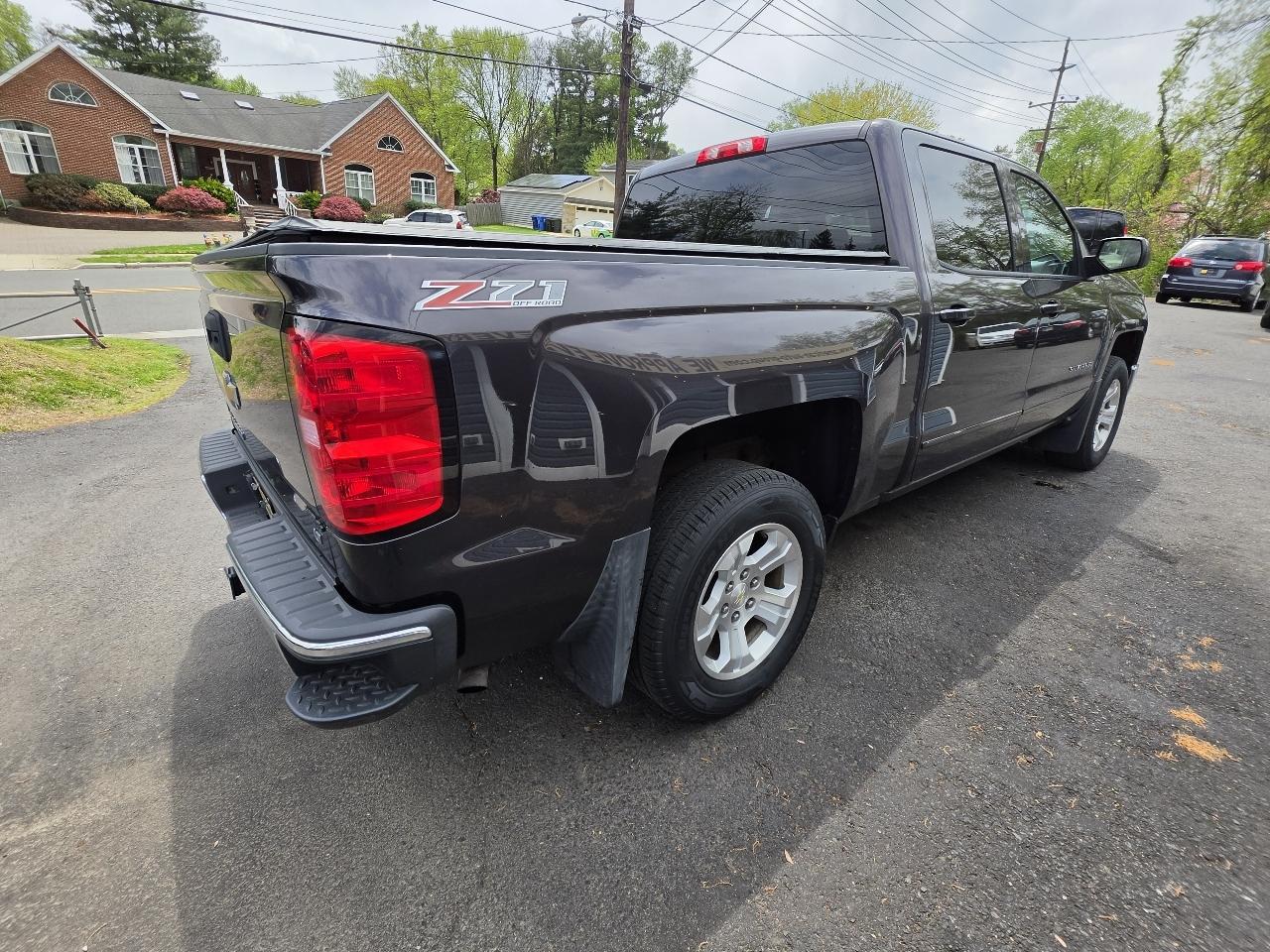Chevrolet Silverado 1500 4WD Crew Cab 143.5" LT w/2LT 2015