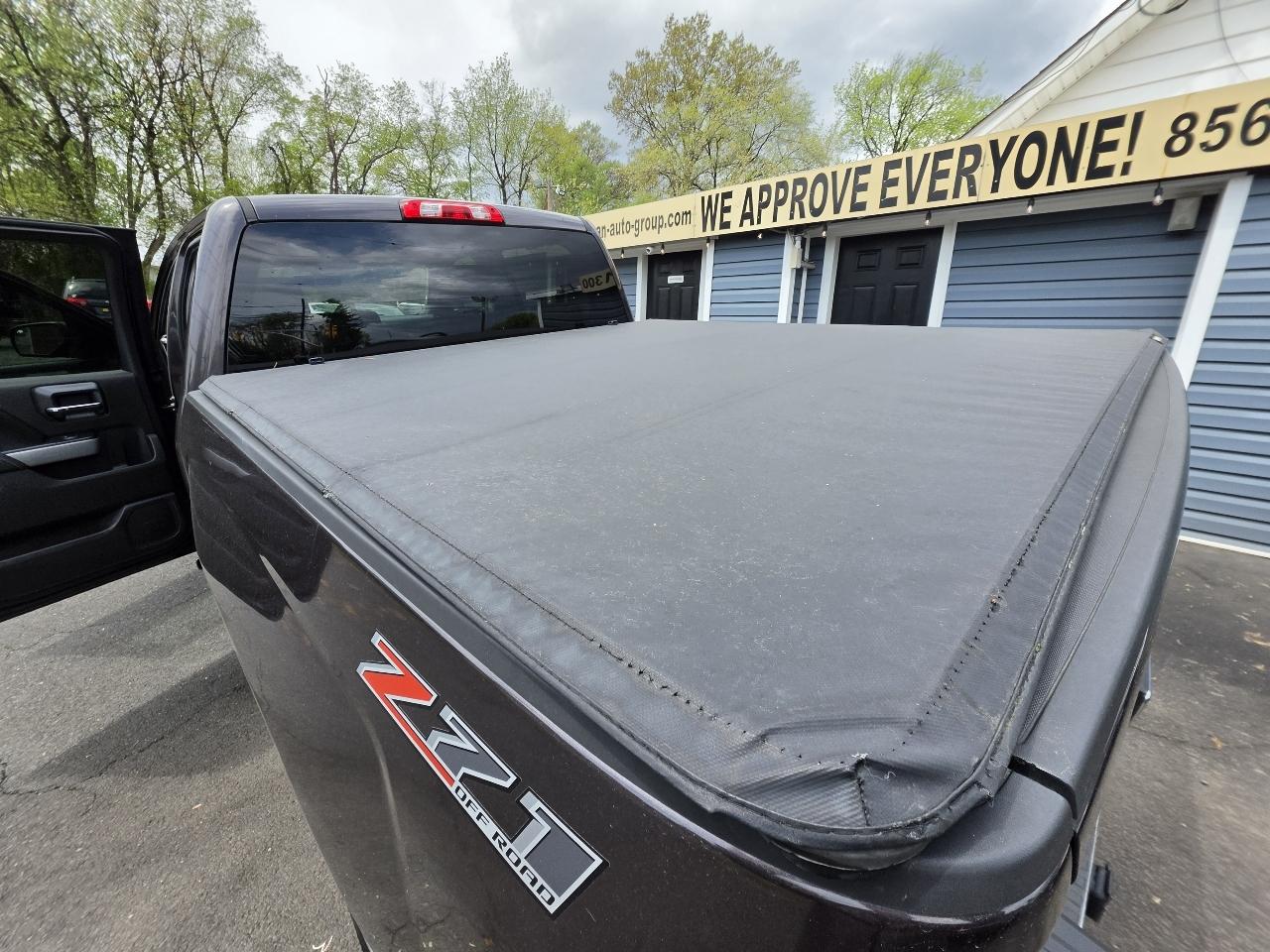 Chevrolet Silverado 1500 4WD Crew Cab 143.5" LT w/2LT 2015