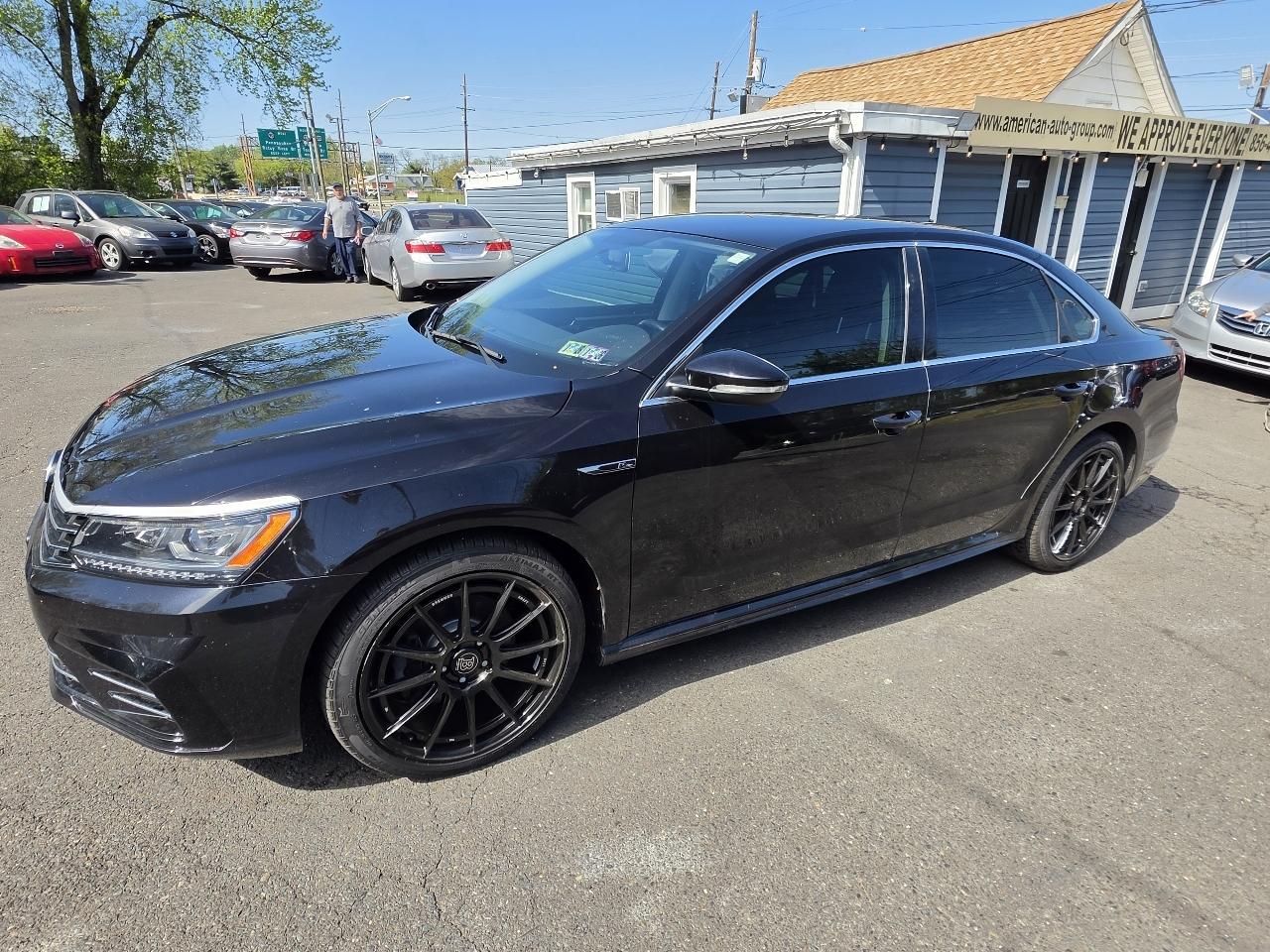Volkswagen Passat R-Line w/Comfort Pkg Auto 2017