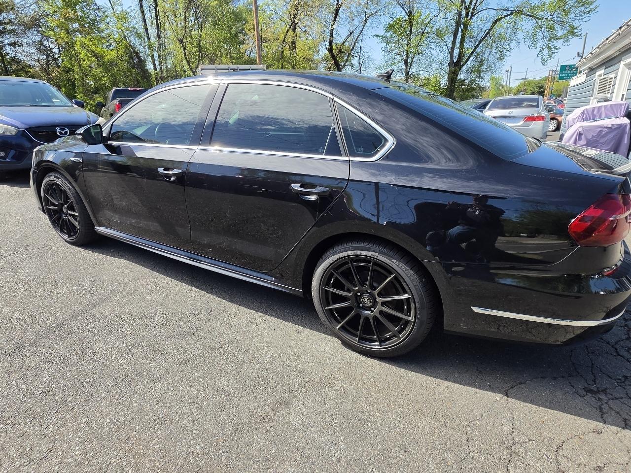 Volkswagen Passat R-Line w/Comfort Pkg Auto 2017