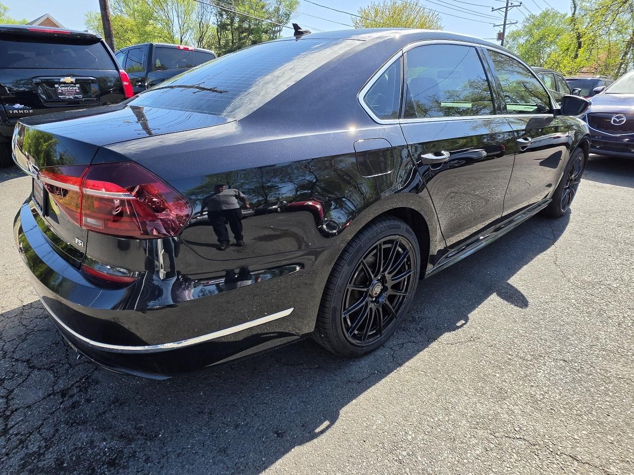 Volkswagen Passat R-Line w/Comfort Pkg Auto 2017