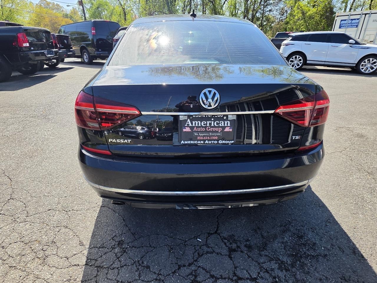 Volkswagen Passat R-Line w/Comfort Pkg Auto 2017
