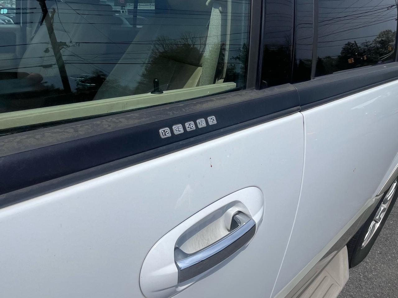 Ford Expedition 4WD 4dr Eddie Bauer 2010