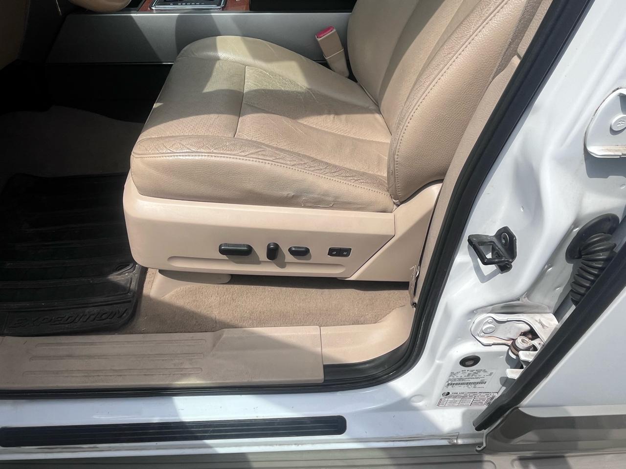 Ford Expedition 4WD 4dr Eddie Bauer 2010