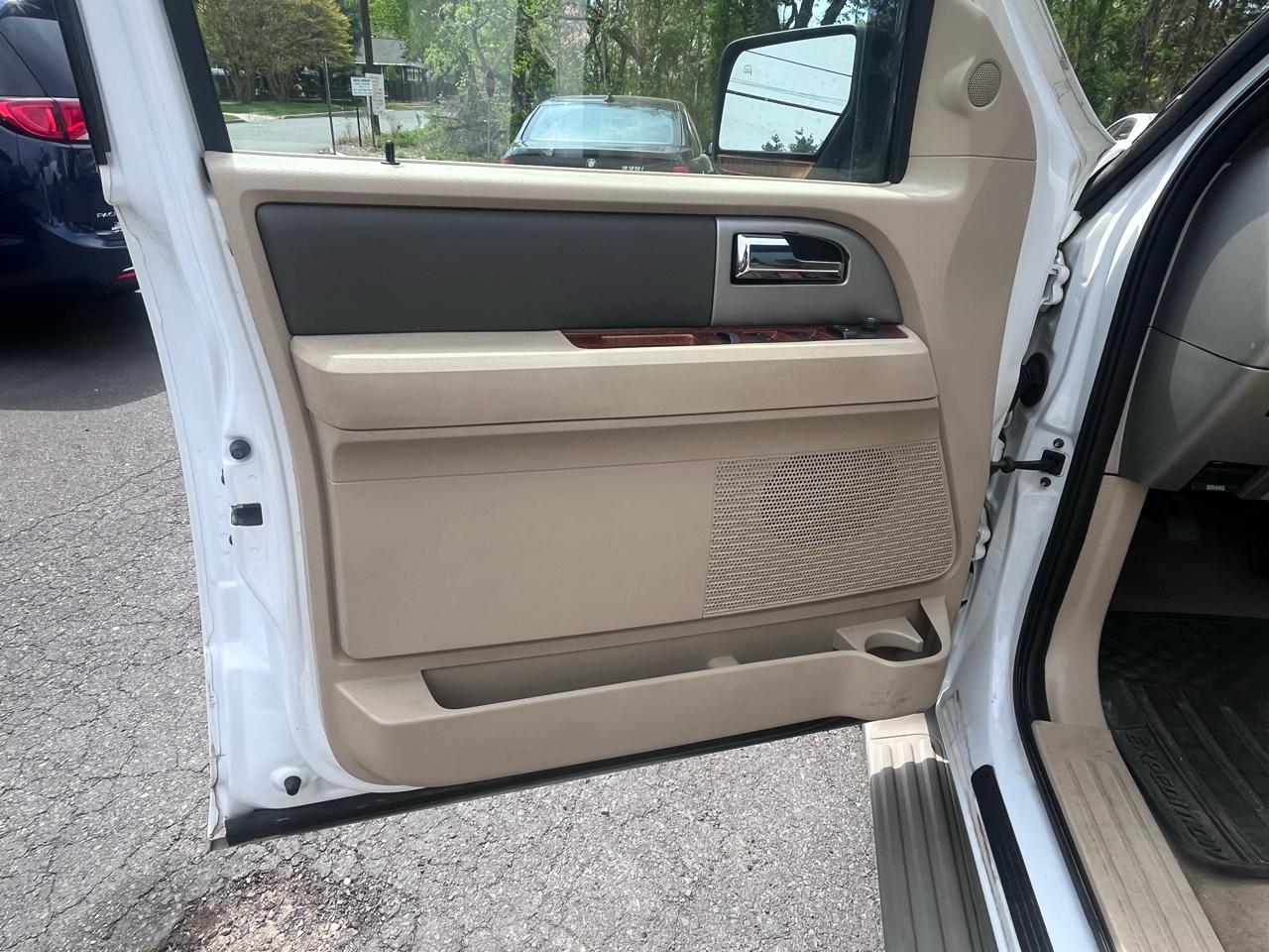 Ford Expedition 4WD 4dr Eddie Bauer 2010