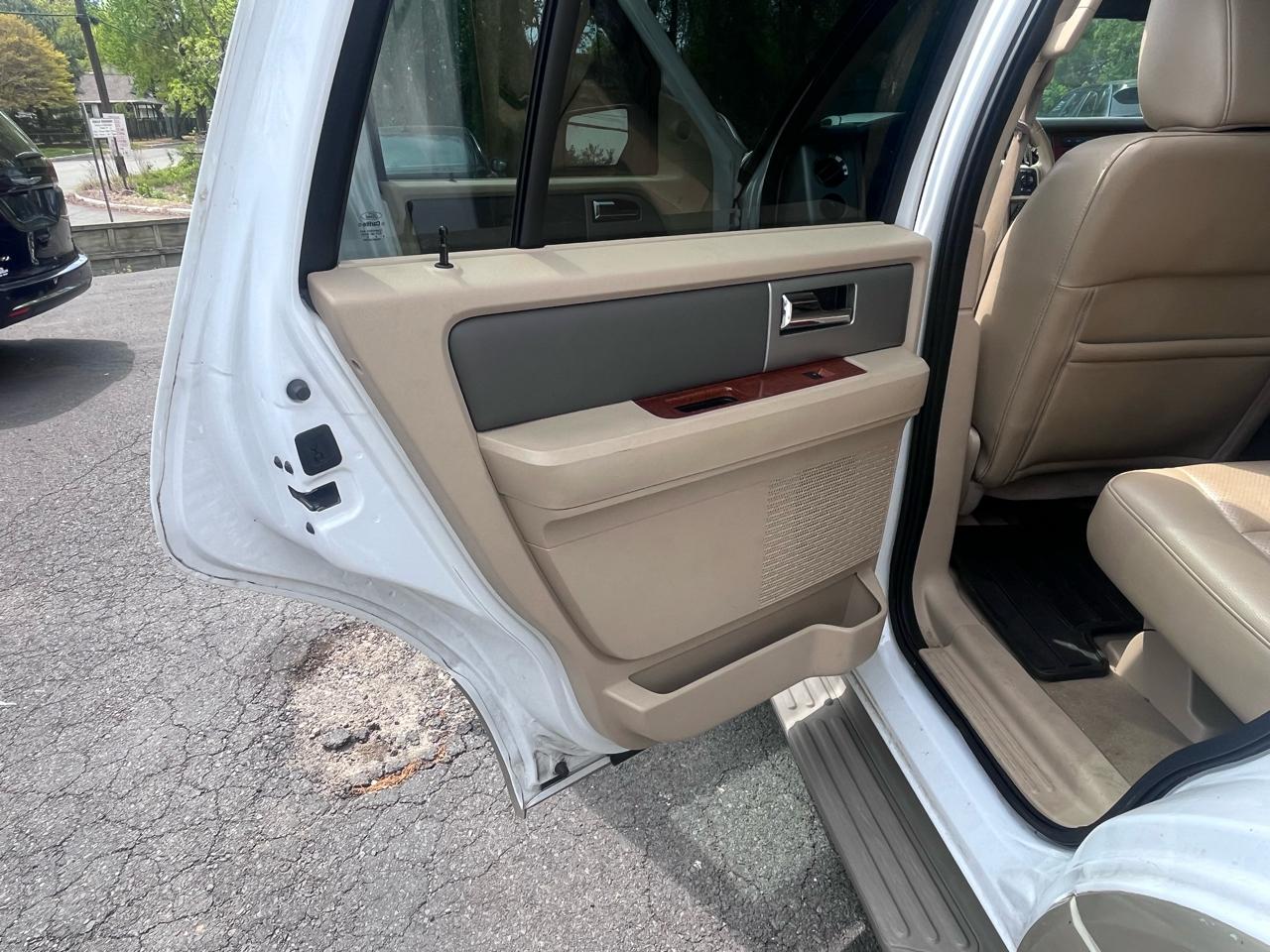 Ford Expedition 4WD 4dr Eddie Bauer 2010