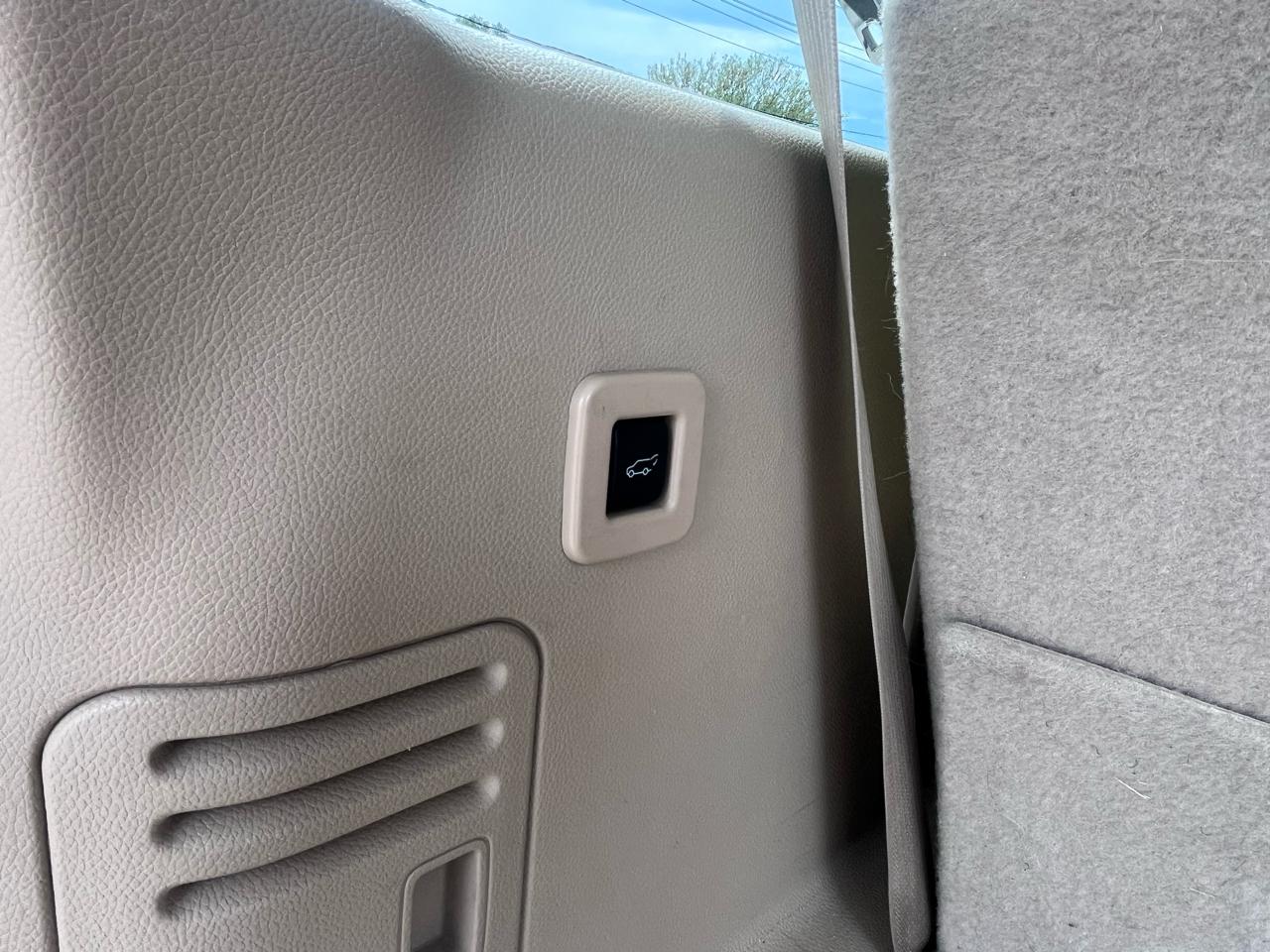 Ford Expedition 4WD 4dr Eddie Bauer 2010