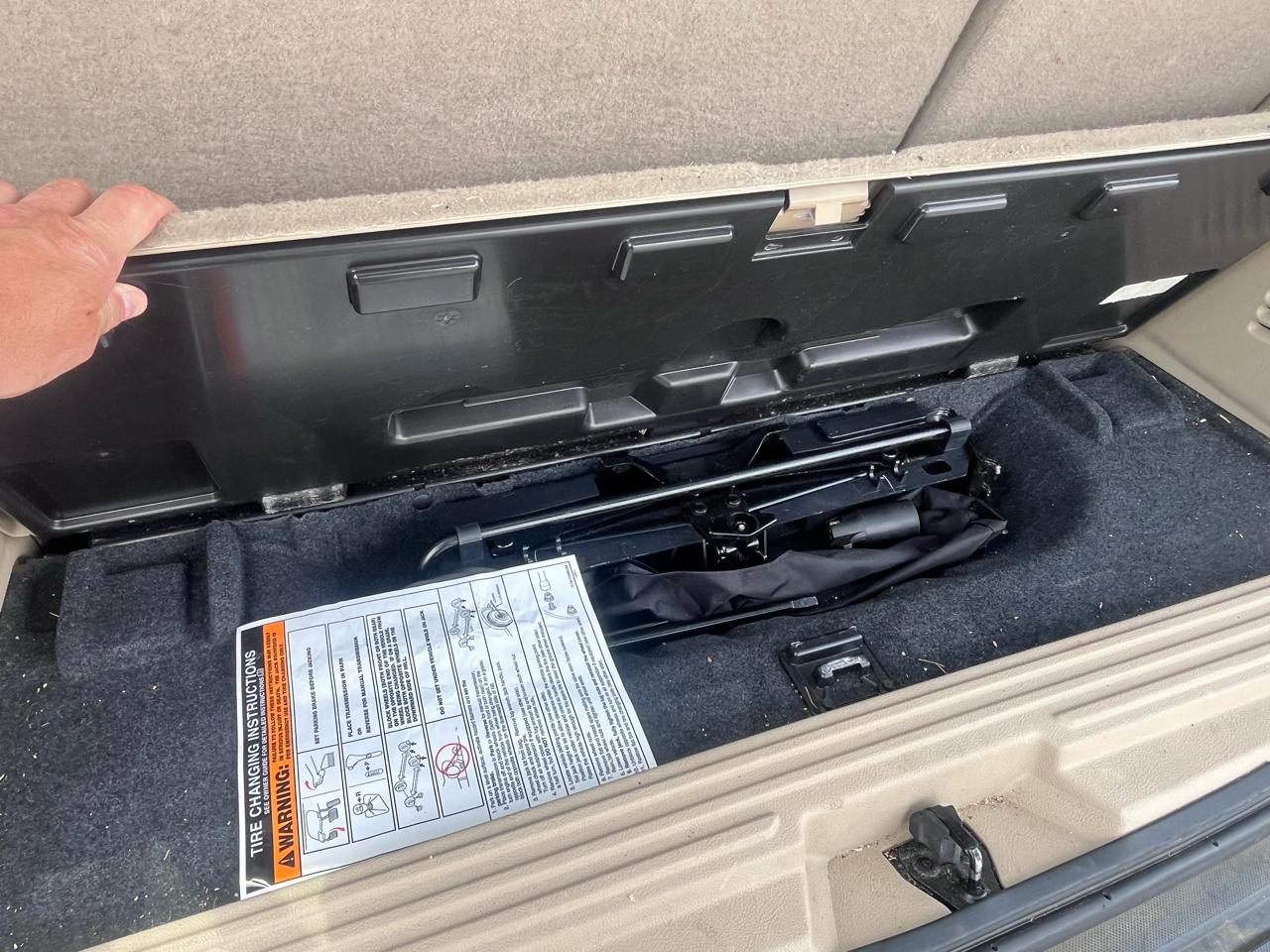 Ford Expedition 4WD 4dr Eddie Bauer 2010