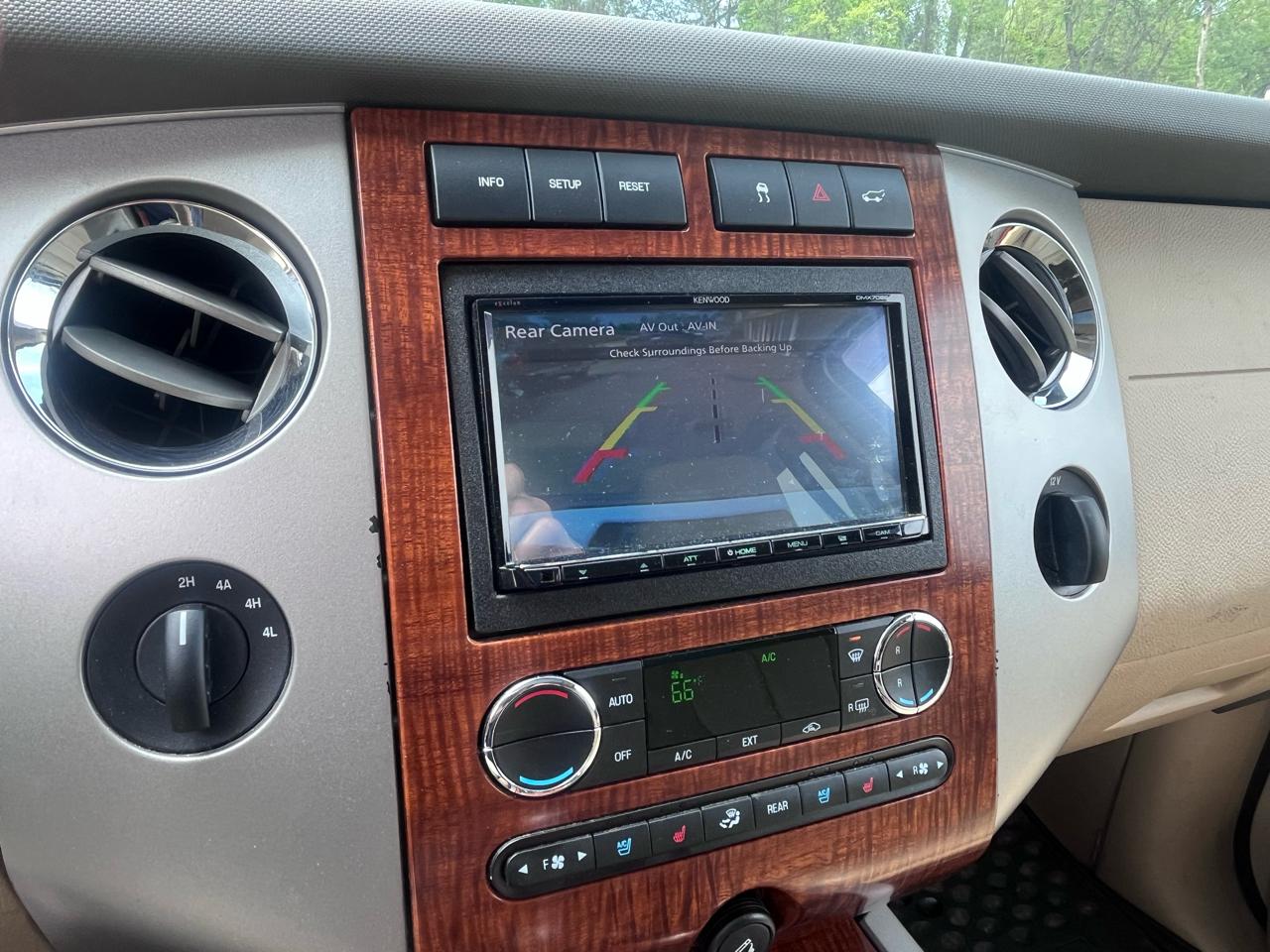 Ford Expedition 4WD 4dr Eddie Bauer 2010