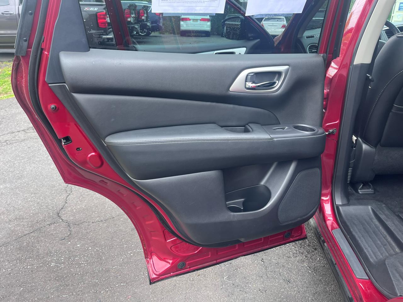 Nissan Pathfinder 4x4 SL 2017
