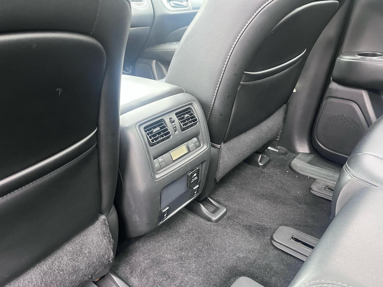 Nissan Pathfinder 4x4 SL 2017