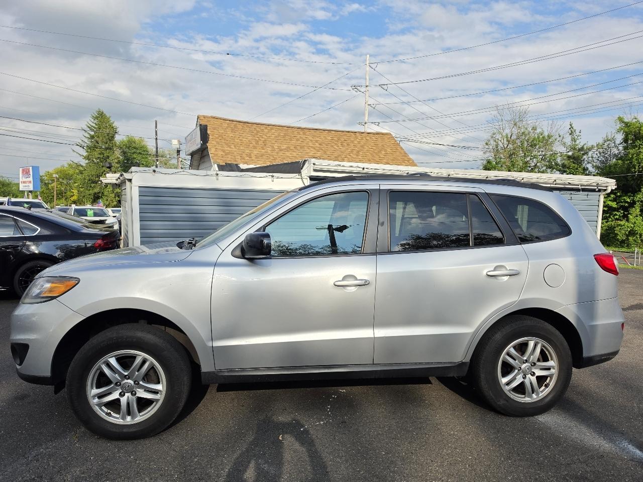 Hyundai Santa Fe FWD 4dr I4 GLS 2012