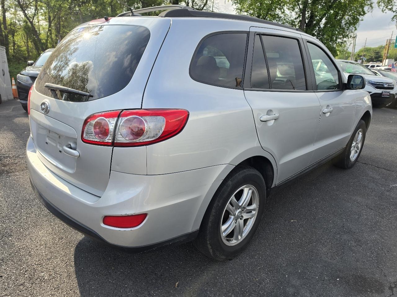 Hyundai Santa Fe FWD 4dr I4 GLS 2012