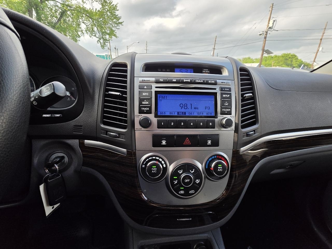 Hyundai Santa Fe FWD 4dr I4 GLS 2012