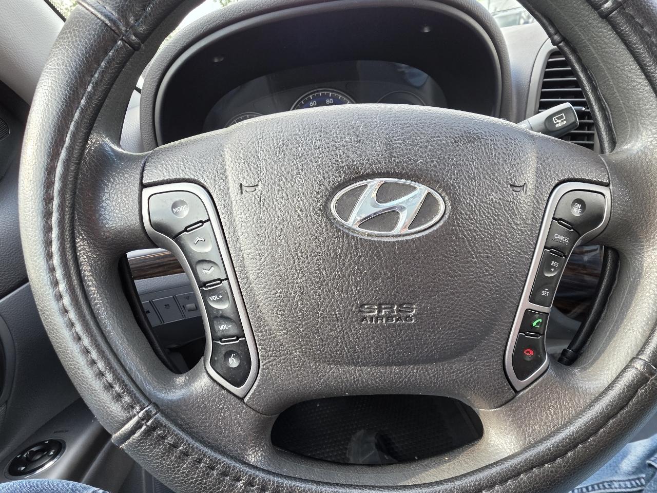Hyundai Santa Fe FWD 4dr I4 GLS 2012