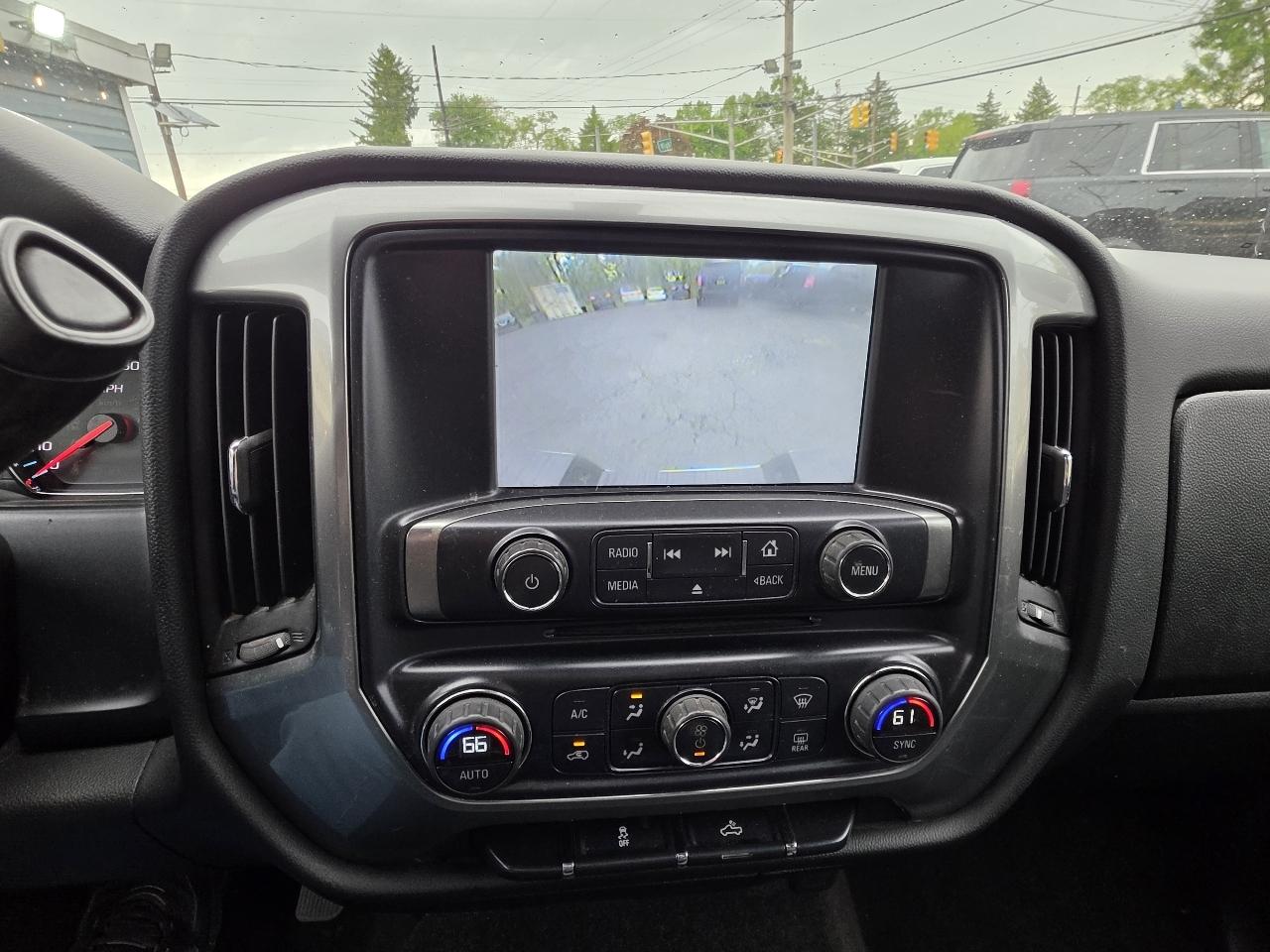 Chevrolet Silverado 1500 4WD Crew Cab 143.5" LT w/1LT 2015