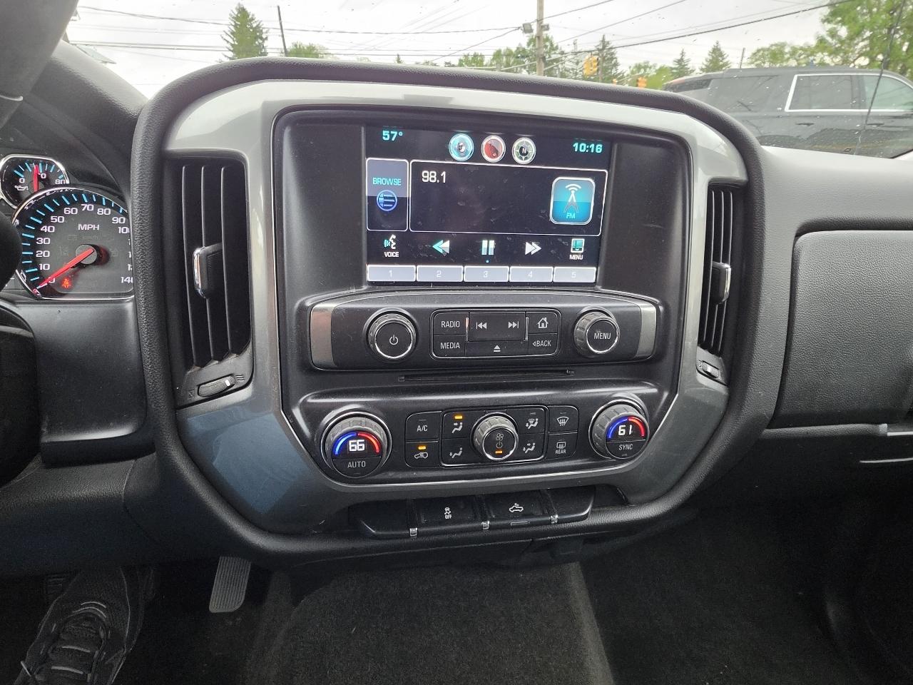 Chevrolet Silverado 1500 4WD Crew Cab 143.5" LT w/1LT 2015