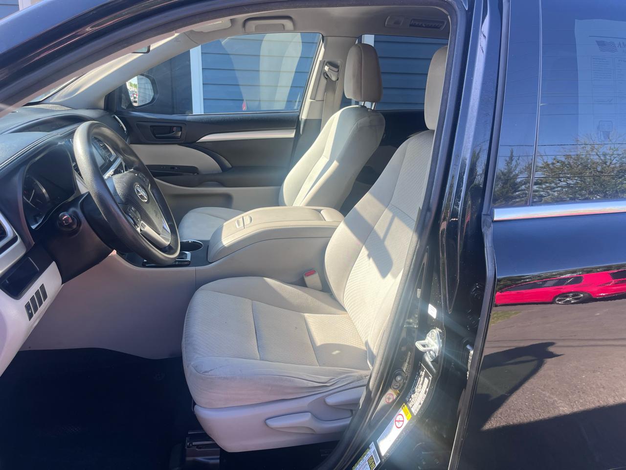 Toyota Highlander FWD 4dr I4 LE (Natl) 2015