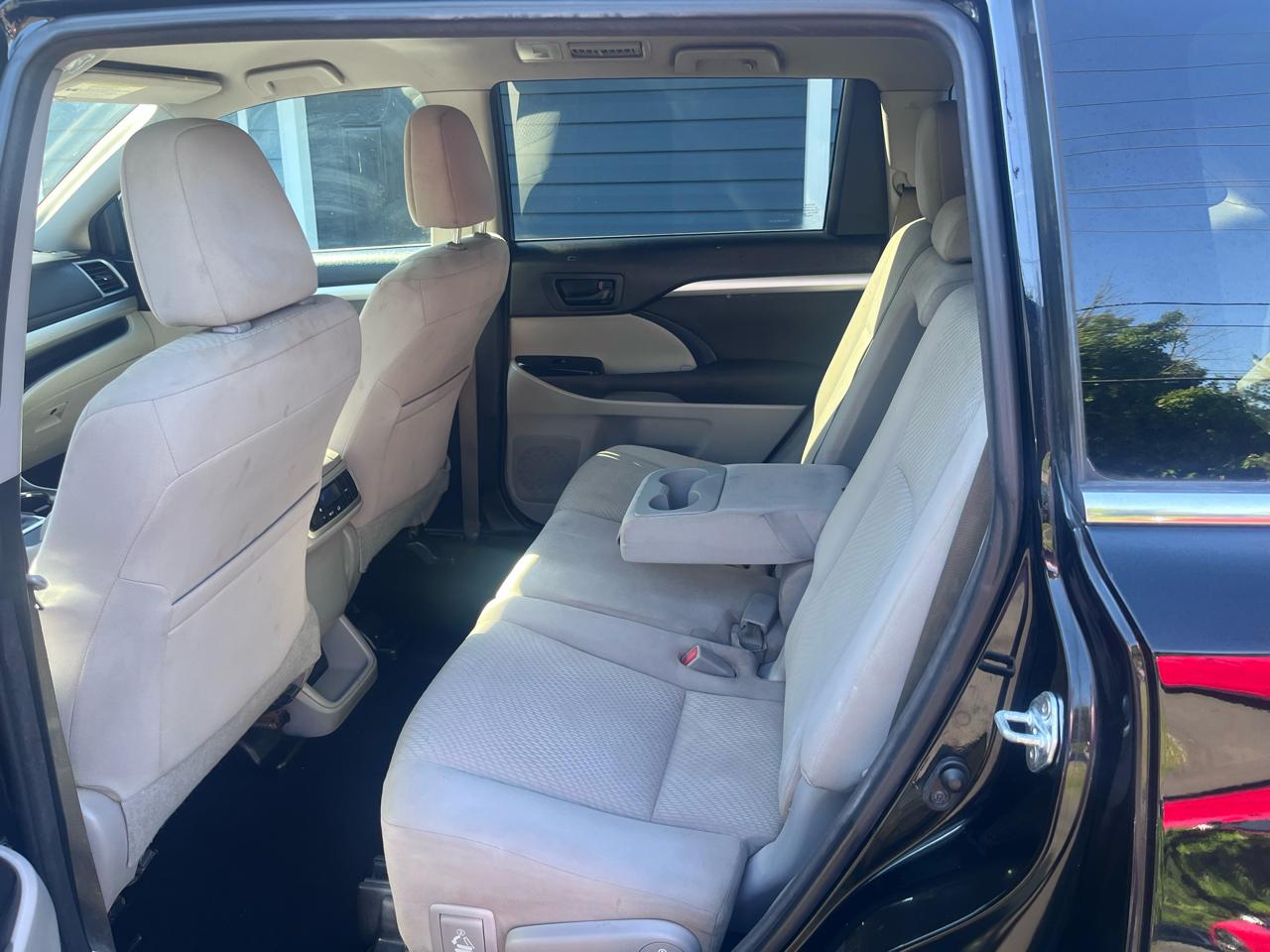 Toyota Highlander FWD 4dr I4 LE (Natl) 2015
