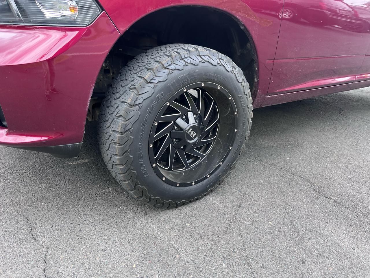 RAM 1500 Express 4x4 Quad Cab 6'4" Box 2017